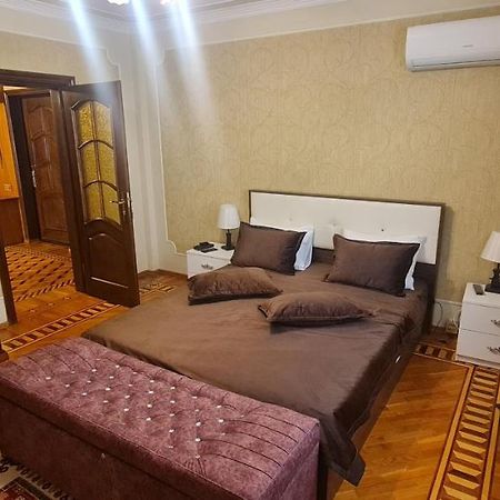 Gold Wall Apartment Bakoe Buitenkant foto