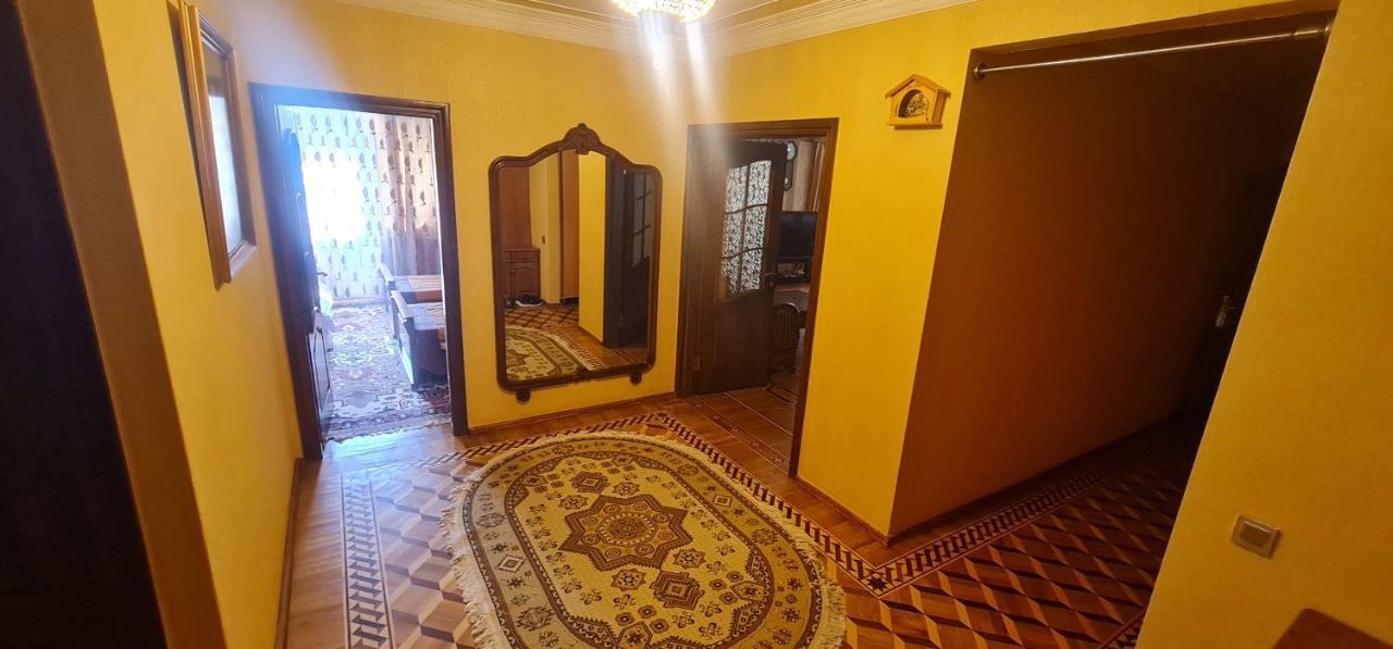 Gold Wall Apartment Bakoe Buitenkant foto