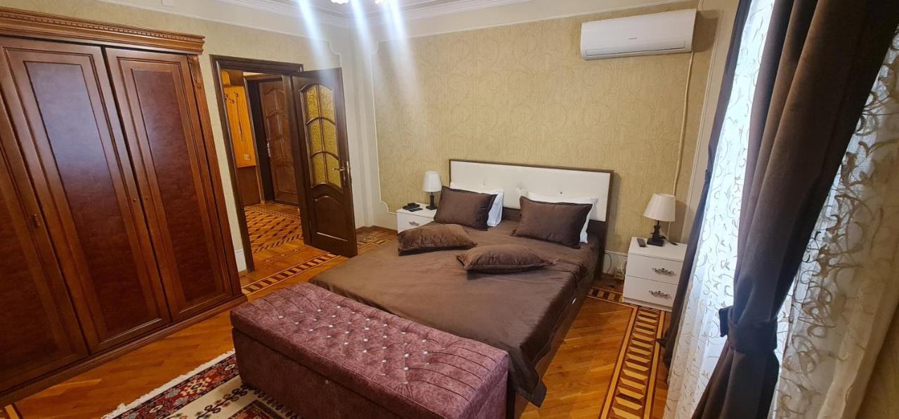Gold Wall Apartment Bakoe Buitenkant foto