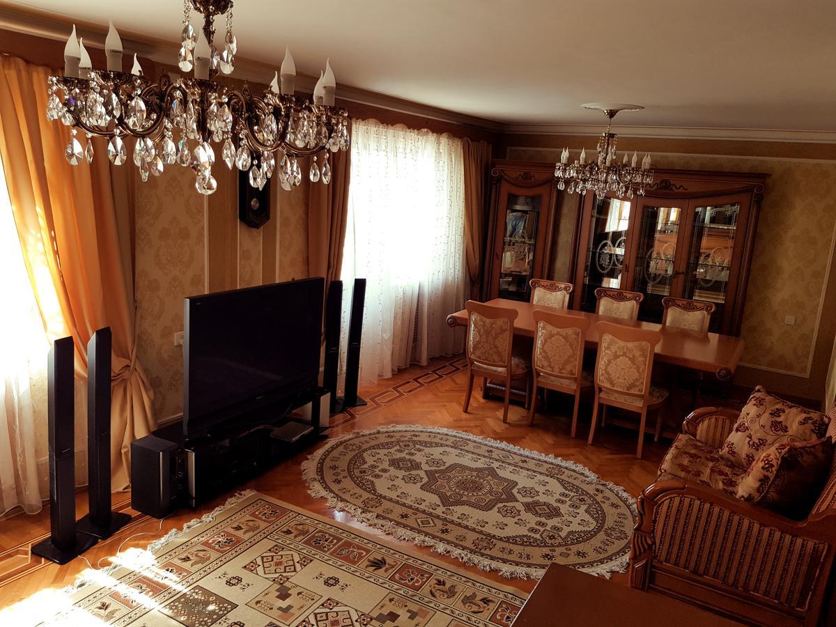 Gold Wall Apartment Bakoe Buitenkant foto
